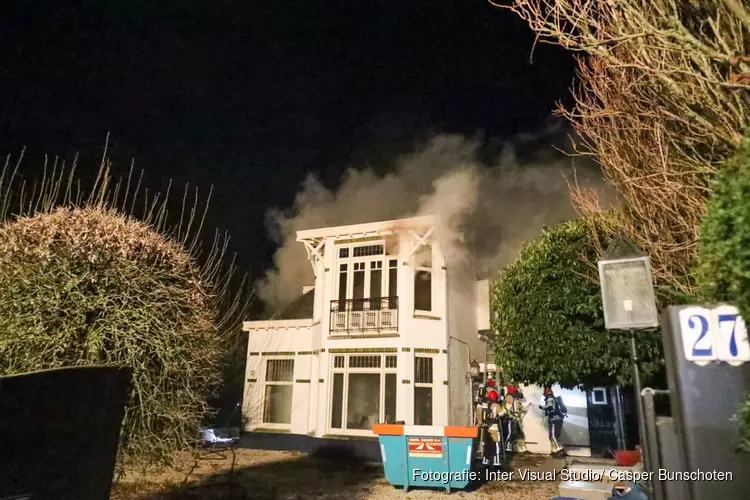 Veel rook bij woningbrand in Blaricum