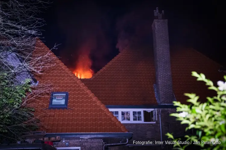 Brand in woning in Hilversum, buren geëvacueerd