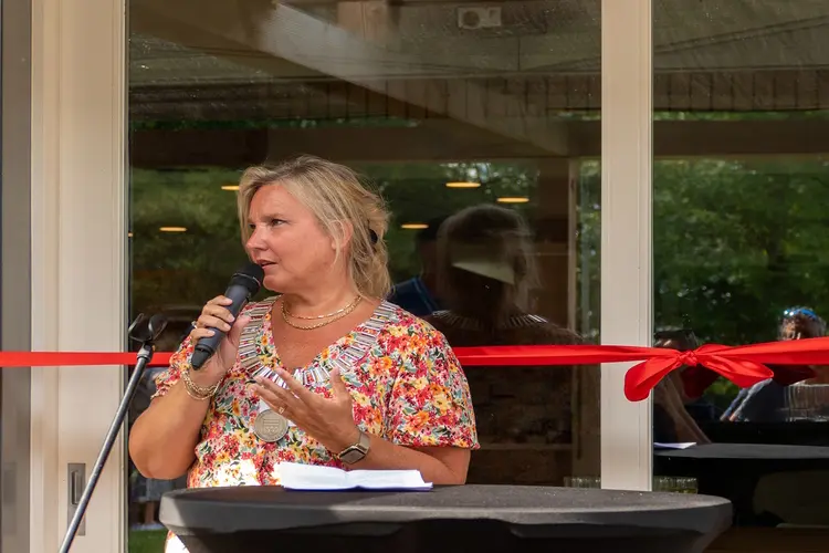 Feestelijke heropening watersporteiland voor mensen met een beperking