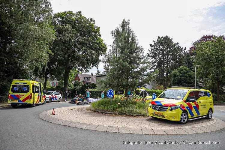 Gewonde bij aanrijding op rotonde Bussum