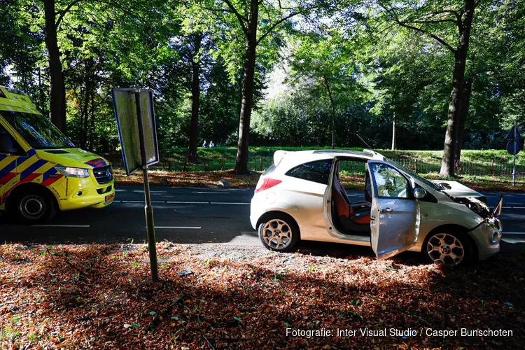 Kleine kettingbotsing met drie auto's in Blaricum