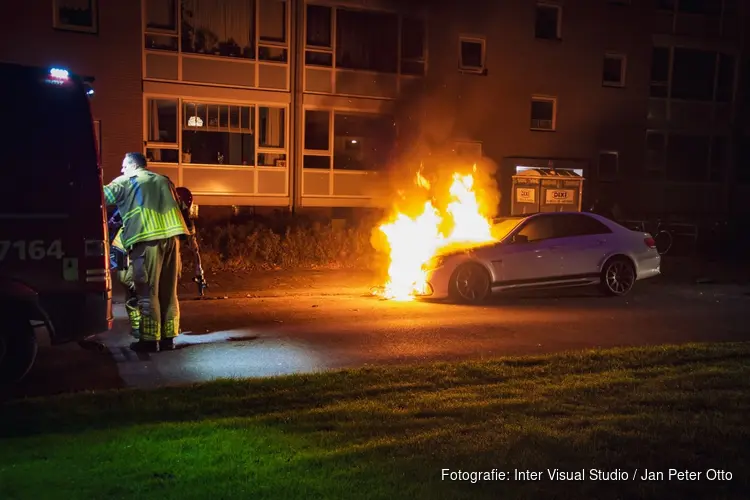 Auto in brand op Graaf Wichmanstraat in Hilversum