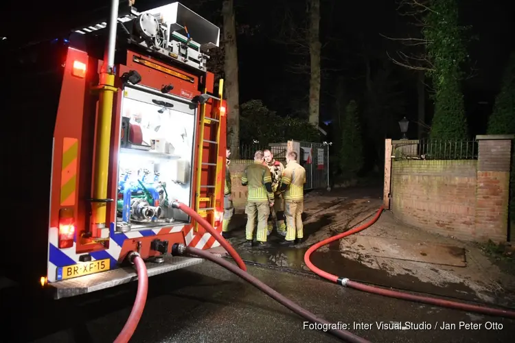 Brand in achtertuin van woning in Hilversum