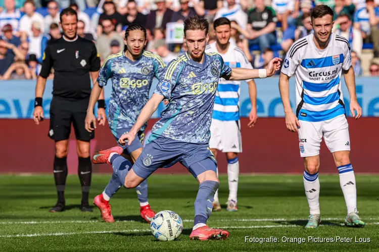 Ajax heeft ook bij PEC Zwolle aan één moment genoeg