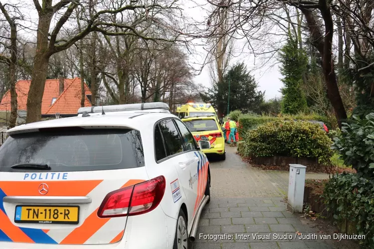 Persoon zwaargewond na incident bij woning Hollandsche Rading