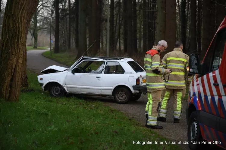 Gewonde na botsing met boom