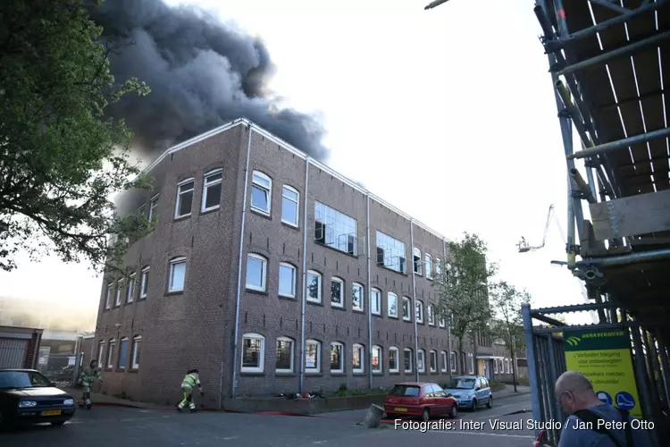 Grote brand in voormalige sigarenfabriek Hilversum