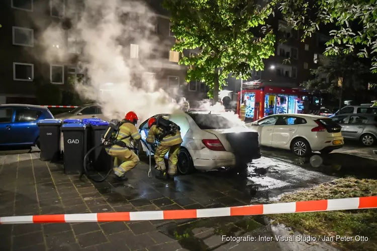 Autobrand in Hilversum, omwonenden alert