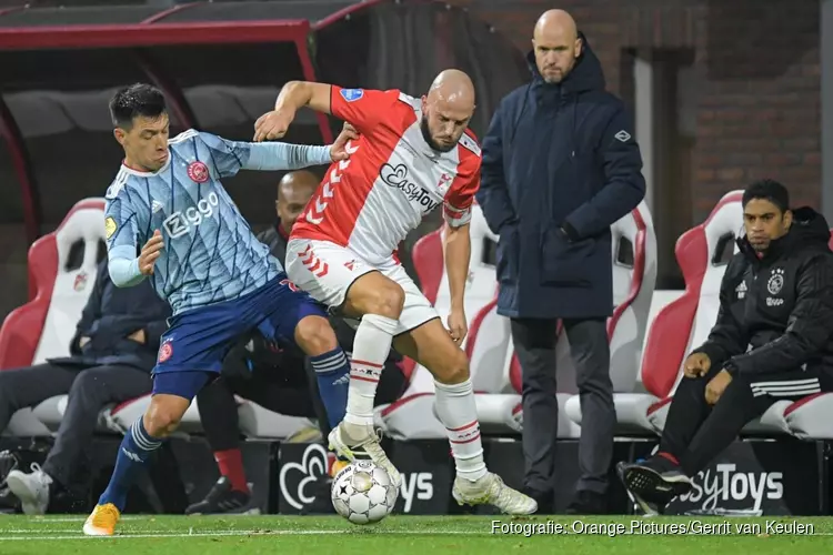 Ajax heeft makkelijke avond in Emmen