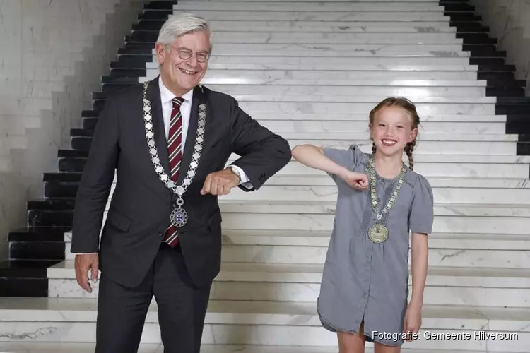 Kindergemeenteraad 2021-2022 is geïnstalleerd met Marij Uttien als nieuwe kinderburgemeester