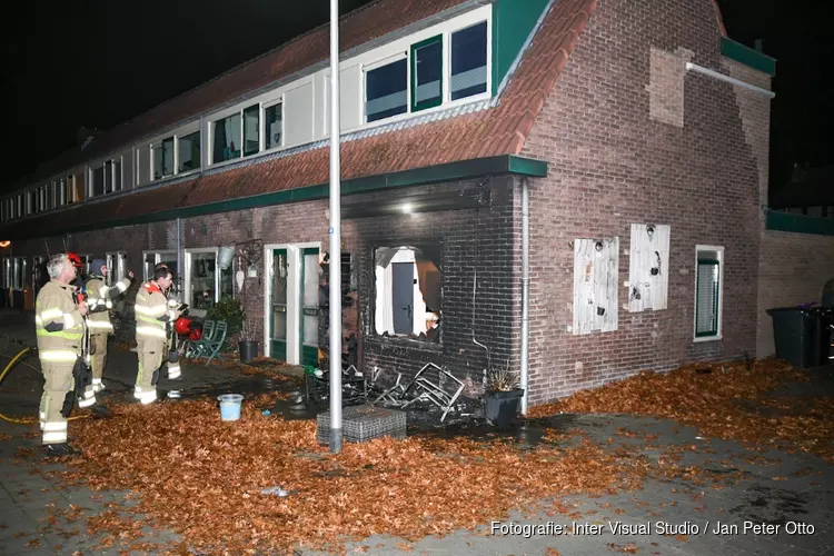 Jong gezin ontsnapt aan woningbrand in Bussum